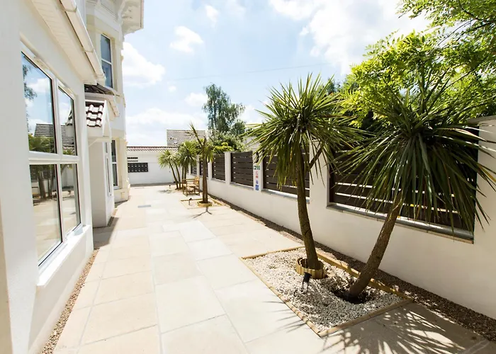 Modern Apartment Off-Road Parking-Twin Room Suite 4
